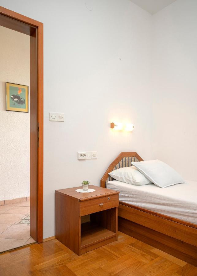 Apartment Nela Kalina Jelsa  Esterno foto