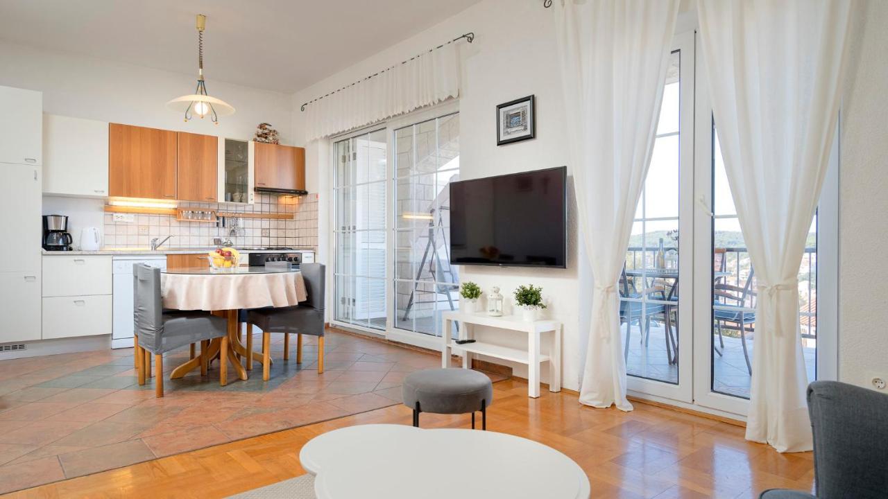 Apartment Nela Kalina Jelsa  Esterno foto